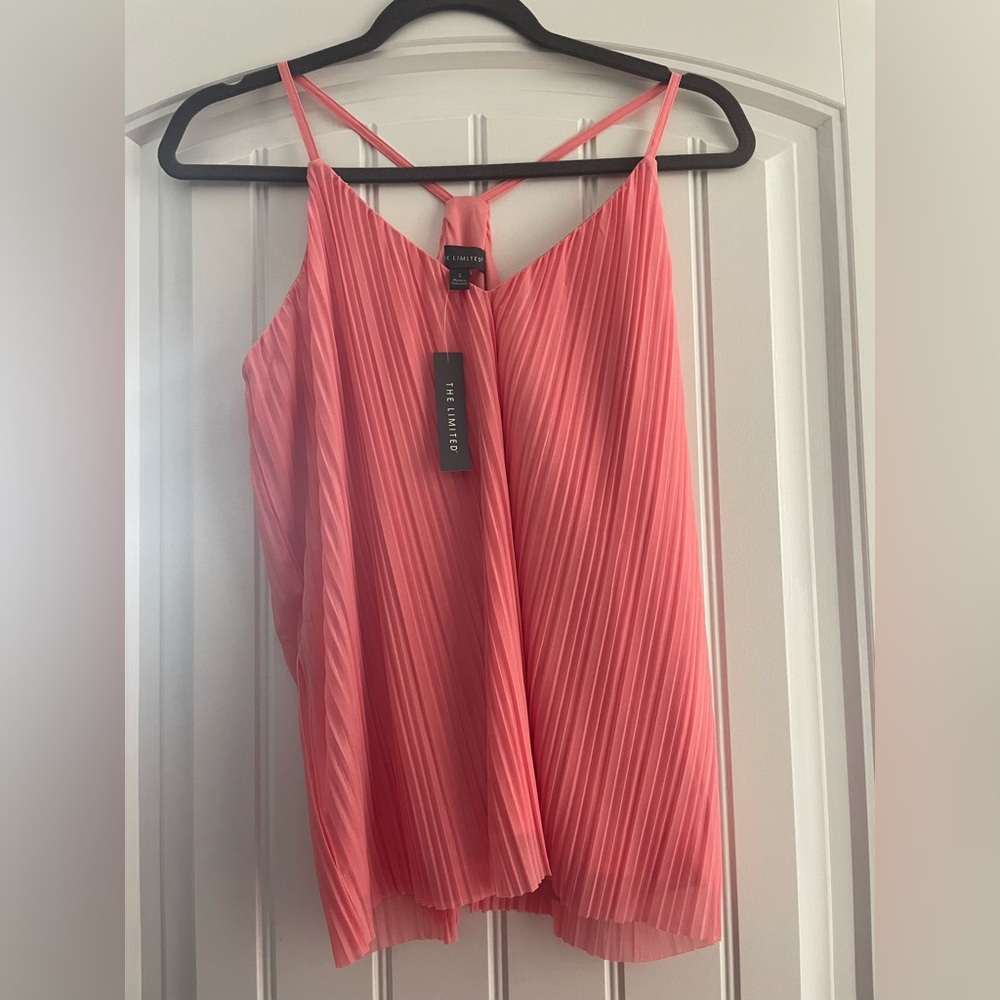 Super cute peachy color top